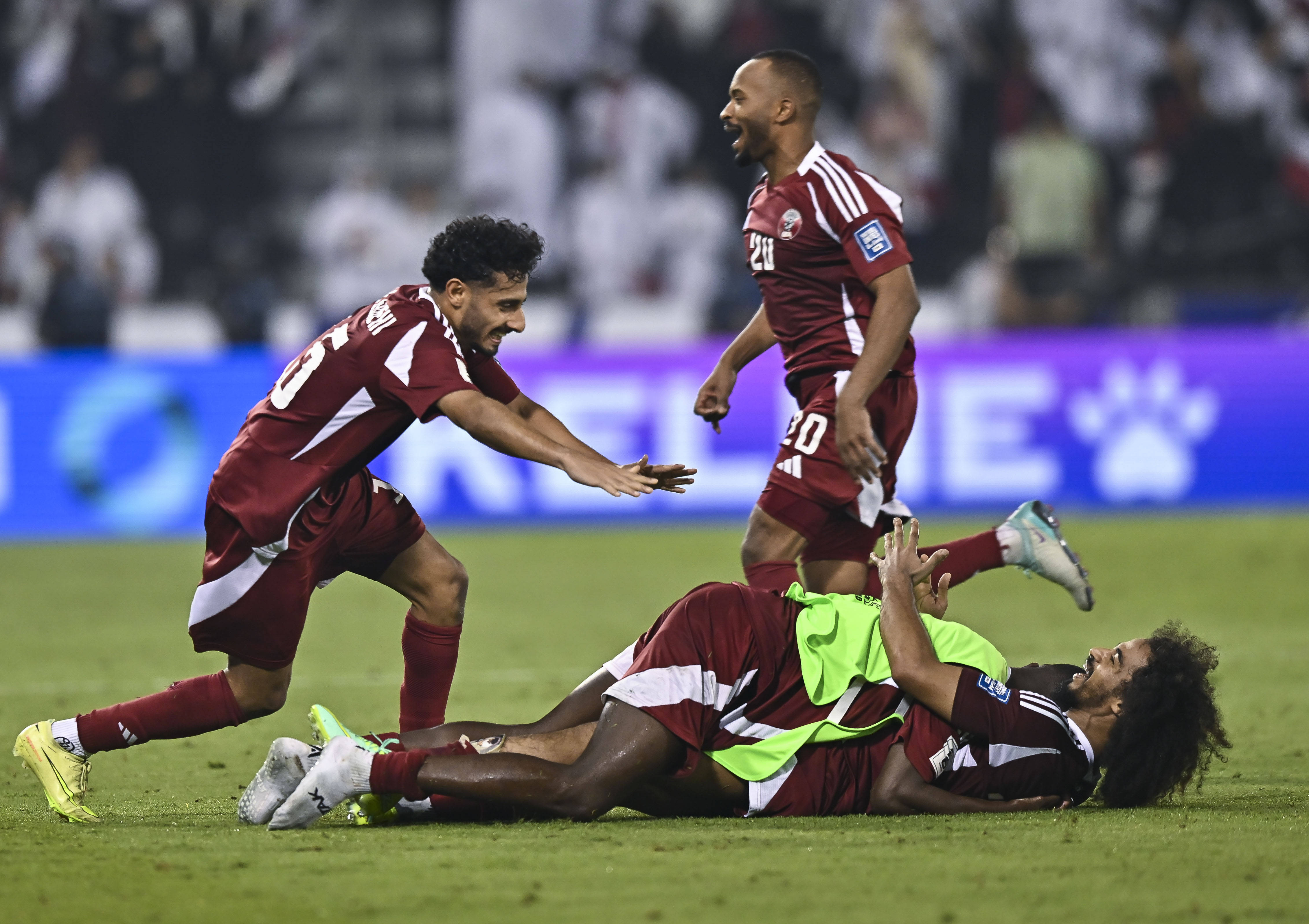 西亚卡姆回归赛场，突破纪录首场状态亮眼，日本队观众沸腾！的简单介绍